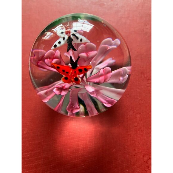 glass paperweight Dynesty Gallery Heirloom Collectibles Butterflies 2 in. - Picture 5 of 6